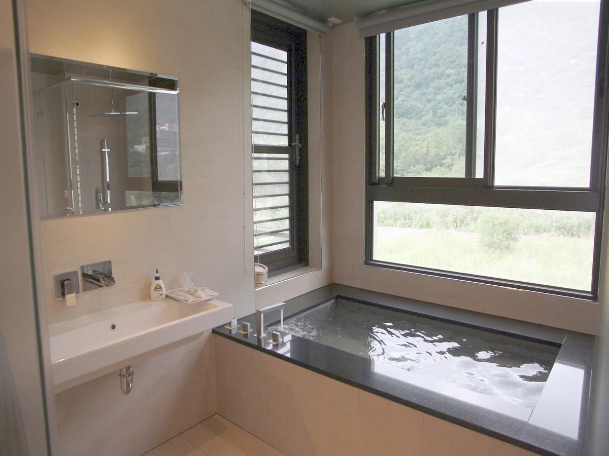 ג'יאושי Peace Area Hot Spring Hotel מראה חיצוני תמונה